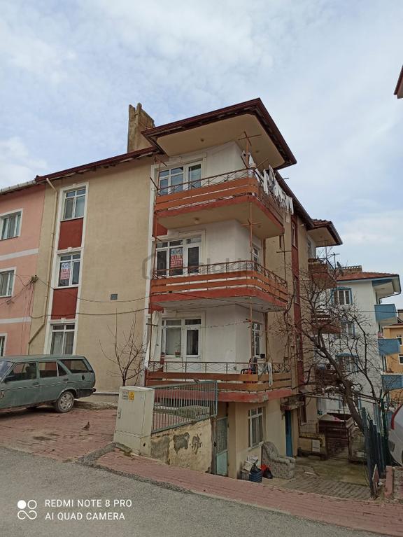 Beyaz Gayrimenkulden Bahçelievler'de Arakat Bakımlı 3+1 Kiralık 1