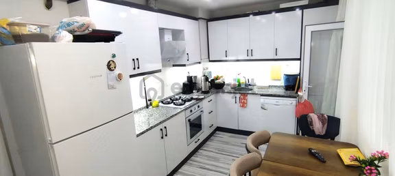 Fırsat Dairedir ! Kayalık'da Ara Kat İçi Komple Yenilenmiş 3 Tane Balkonlu Doğalgazlı Daire 3.250.00 1