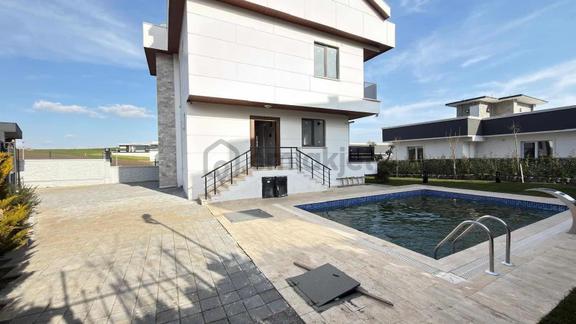 Büyükçekmece Kamilobada Sıfır Lüks Havuzlu Villa Fırsat 1