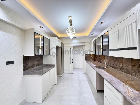 Karacaahmet2'de Cadde Üzr.kat Ve Cephe Seç.modern Tasarm Lüx 2+1 2