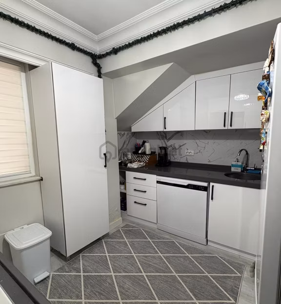 Merkez Gayrimenkulden Cihangirde 2+1 Uygun Fiyatlı Satılık Daire 1