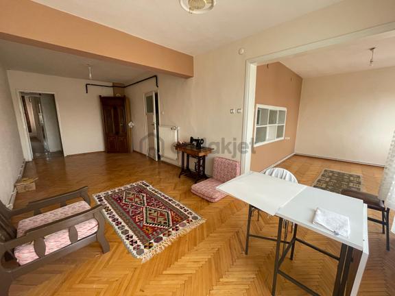 Beyaz Gayrimenkulden Merkez'de Satılık Bakımlı 2+1 Daire 2