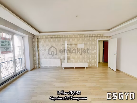 Esgyo'dan Esenli Cd Yakını Ebeveyn Banyolu Garajlı 2+1 Daire 1
