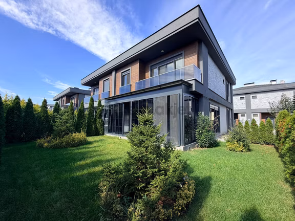 Kw Metsa \ Parknova Sitesinde 4+1 Satılık İkiz Villa 1