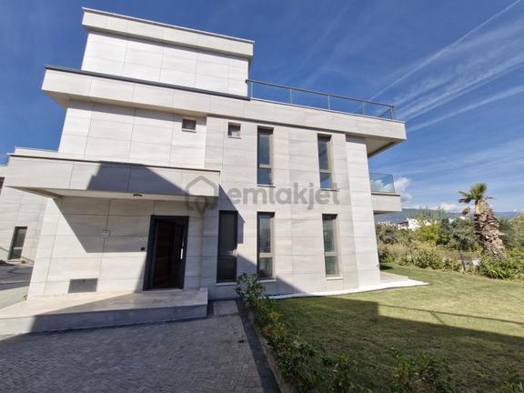 Eu Gayrimenkul'den Denize Sıfır Site İçinde 4+1 Müstakil Villa 2