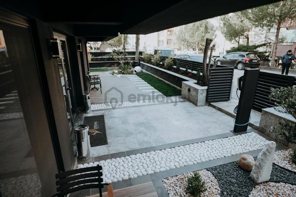 Çamlık'ta Cadde Üzerinde Satılık Bahçeli Lüks İş Yeri Ofis 1