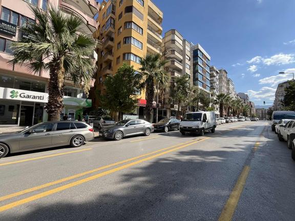Saltak'ta 1.kat Tabela Değeri Yüksek Kiralık 265m2 Kiralık Ofis 2