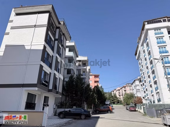 Cumhurıyet Mah. Adnan Kahveciye Yürüme Mesafesınde Sıfır 1+1 1