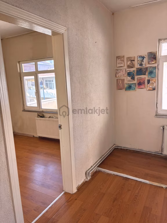 Üsküdar Burhaniye'de Cadde Üzeri 2+1 Teraslı Kiralık Daire 2