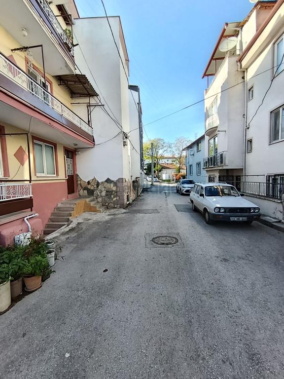 Sütlüce Kapalı Pazar Karşısı, Bahçe Katı Kiralık 2+1 Daire (85m²) 2