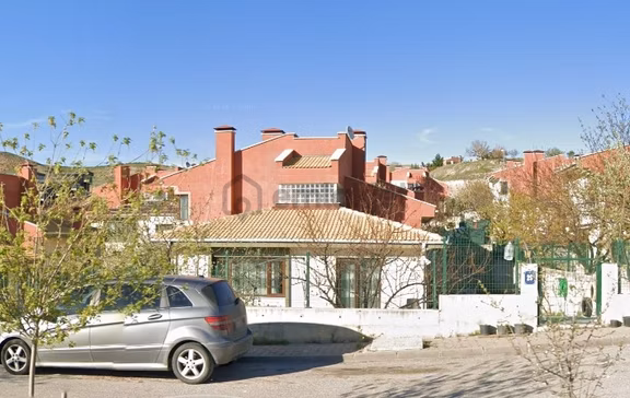 Metro Mühendisleri Sitesinde Geniş Bahçeli Müstakil Villa 2