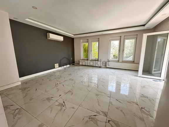 Aksu Kundu Mahallesi Yalıkent Sitesi Bahçeli 4+1 Satılık Villa 2