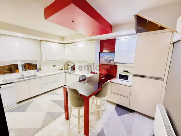 Yenidoğan Mah.4+1 Dukleks Lüks Eşyalı Jakuzili Asansörlü Kiralık 1