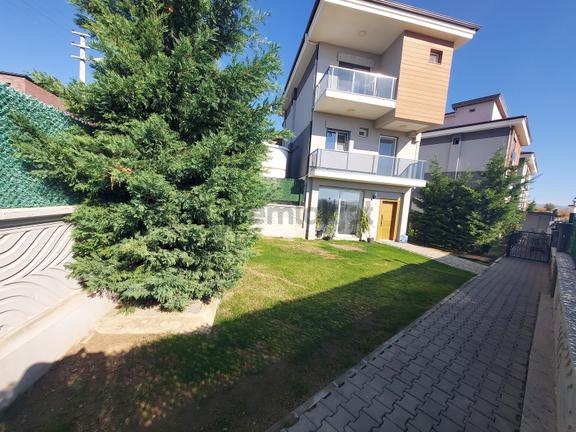 Seferihisar İpek Villaları Sitesinde Kiralık 4+2 Villa !!! 1