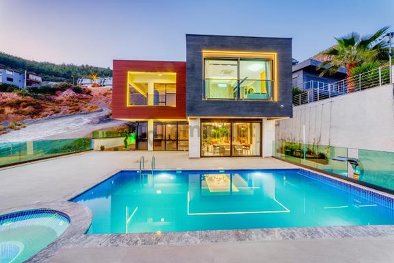 Alanya Tepe'de Deniz Ve Kale Manzaralı Lüks Villa 1