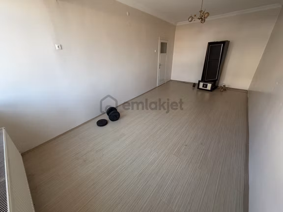 Estorıa'dan Cumhuriyet Bulvarı Yakınında Geniş 3+1 Daire 2
