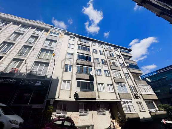 Gaziosmanpaşa Merkez'de Aydınlık Ferah 3+1 Boş Satılık Daire 1
