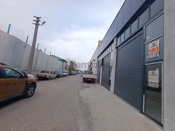Kökoğlu'ndan Galericiler Sitesi Yakını Sıfır İşyeri 2