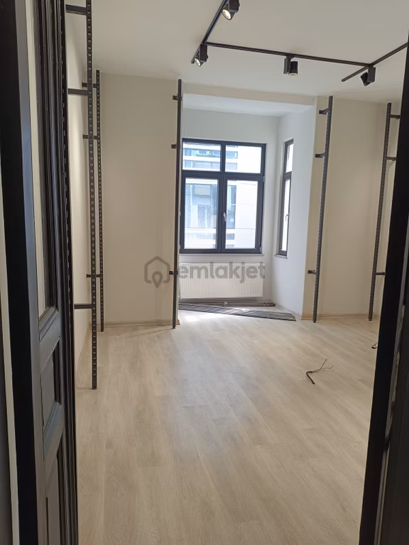 Şişli Osmanbey'de Küçükbahçe Sok.içi Yenilenmiş Satılık İşyeri 2