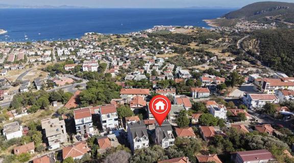 Karaburun Merkezde Deniz Manzaralı, Bahçeli 2+1 Dubleks Villa | 1