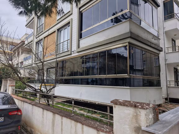 Cennetayağı'nda Dolğalgazlı Ebv. Banyolu Eşyalı Kiralık 2+1 Dair 2