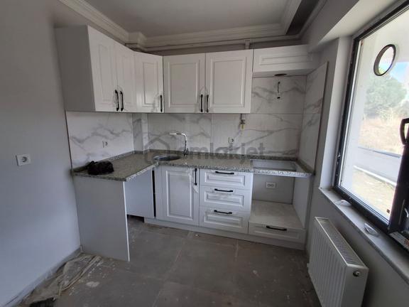 Lapsei Çardak'ta Ayrı Mutfak Satılık Sıfır 1+1 Daire 2