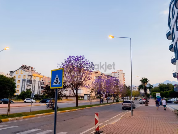 Hayat Park Yakını Cadde Üzeri Devren Kiralık 1