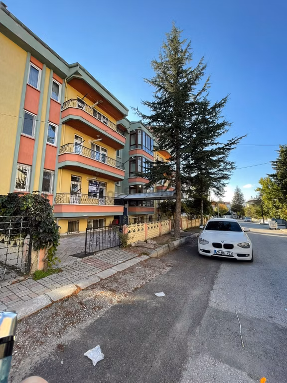 Fatih Mahallesinde Eşyasız 2+1 Aile Apartmanında Kiralık Daire 2
