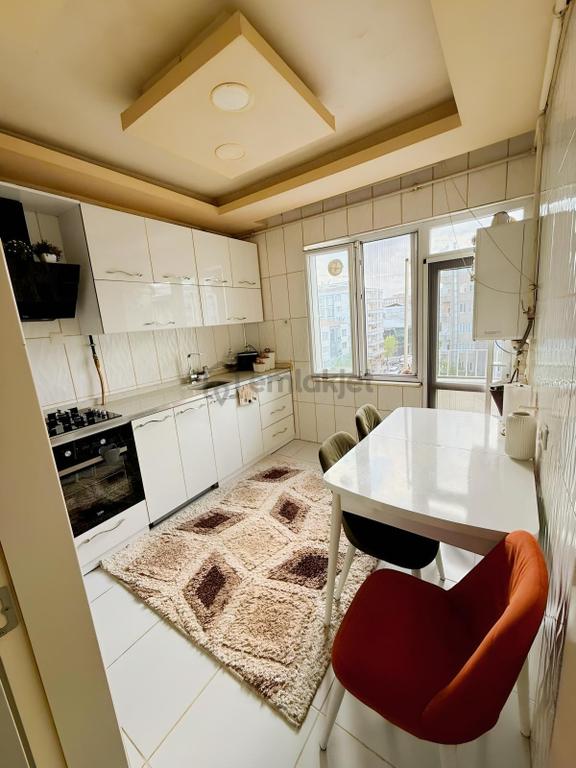 Eras Gayrimenkul'den Merkezi Konumda Bakımlı 3+1 Daire 1