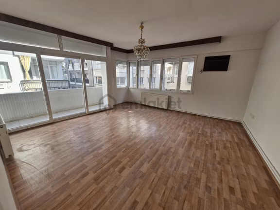 Bahariye De 3+1 Köşe Doğalgazlı Boyalı 1 Kat Kiralık Mkd Emlakta 2