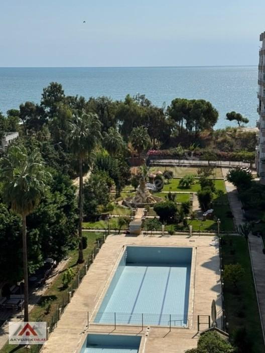 Akyürekten'ten Denize Sıfır Sitede Muhteşem Manzaralı Geniş 2+1 1