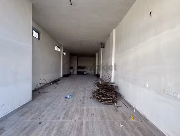 Eksen Emlak'tan Yüksek Asma Tavanlı Kiralık Dükkan 2