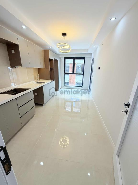 Fazelden Yeşilmeydan Cad. Yakını Ebv.banyolu Giyinme Odalı 3+1 1