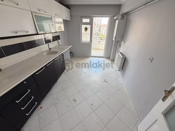 Bucuk Sağlık Ocağı Yakınında Arakat Öncephe Geniş Oturum 3+1 2