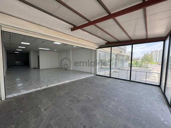 Four Land'den Bağcılarda 137 M2 Emsallerinin Altında Satılık Dükkan 2
