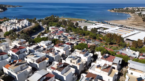 Didim Mavişehirde Güney-batı Cepheli 3 Katlı 3+1 Villa | Balkon 1