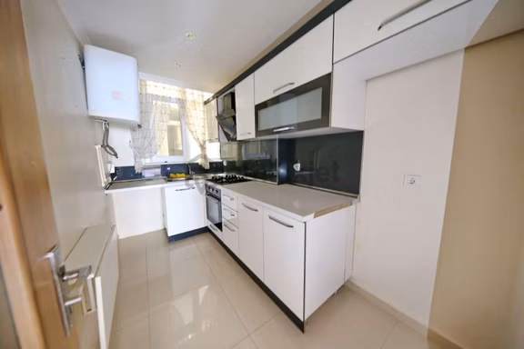 Kaçmaz'dan Küçükyalı'da Ferah Oturumlu 2.katta Kiralık 3+1 1