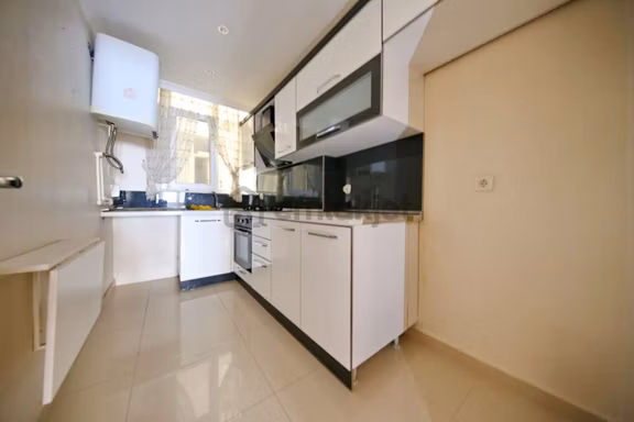 Kaçmaz'dan Küçükyalı'da Ferah Oturumlu 2.katta Kiralık 3+1 2