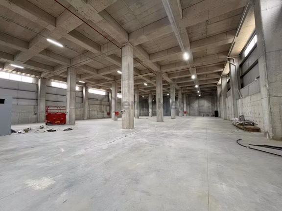 Sancaktepe'de Kiralık 2.300 M2 Düz Girişli Müstakil Fabrika 1