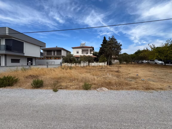 Seferihisar'da Denize Yakın Villa İmarlı Arsa 1