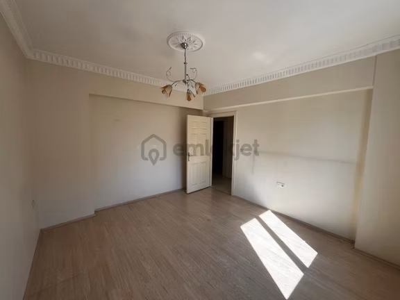 Mevlana Mah Anayurt Pazar Yerinin Yanı Kiralık Daire 1