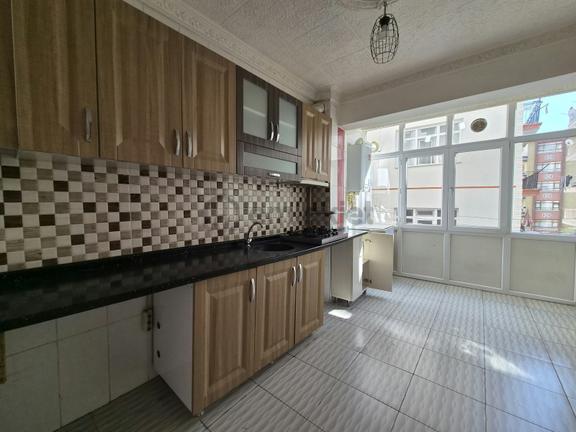 Kuzey Emlak'tan Metroya Yakın Geniş 3+1 Yapılı Daire 1