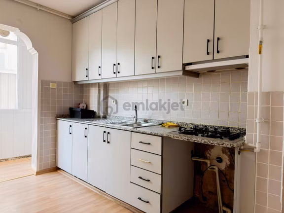 Berk Emlak'tan Merkezi Konumda Kiralık 3+1 Daire 2