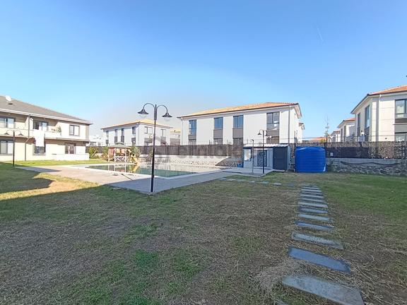 Sakarya Karasu'da 2+1 Satılık Havuzlu Sitede Daire 2