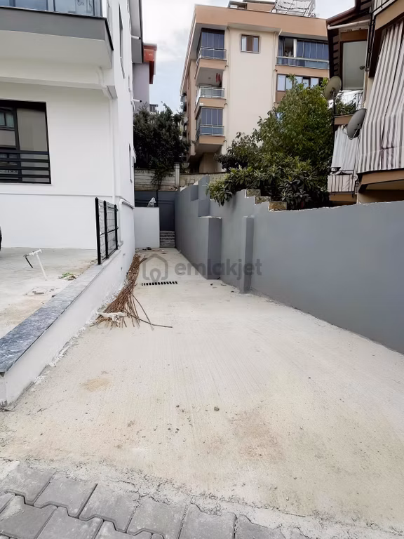 Bağbaşında Satılık Kapalı Otoparklı Anayola Yakın Sıfır Apart 2