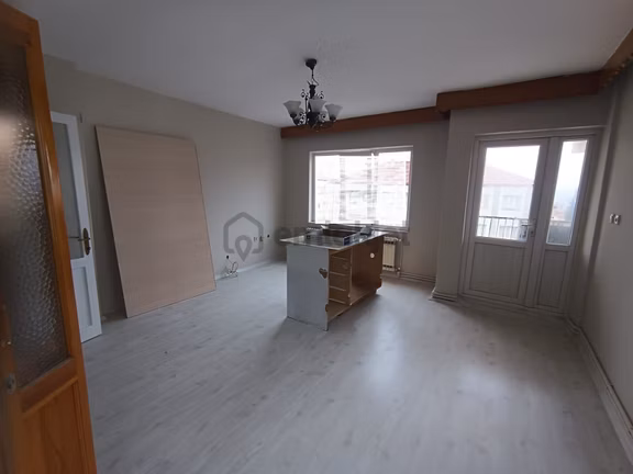 Ender Uysal Gayrimenkulden Sitelerde İçi Tadilatlı 3+1 Asansörlü Satılık Daire.. 1