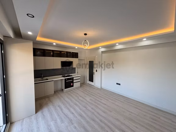Güre Merkez’de Satılık Kapalı Otoparklı 1+1 Darie 1