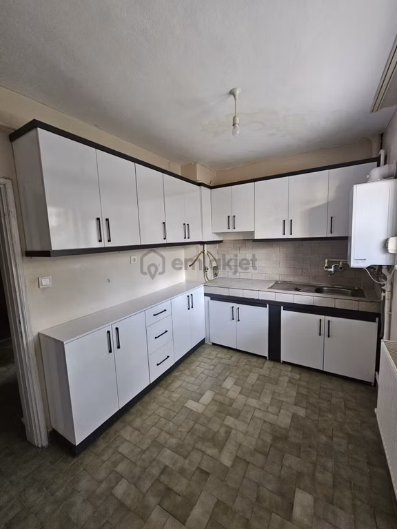 Yıldız Emlaktan Yenıdoğan Mahalle 3+1 Kiralık Gırıs Kat Daire 1