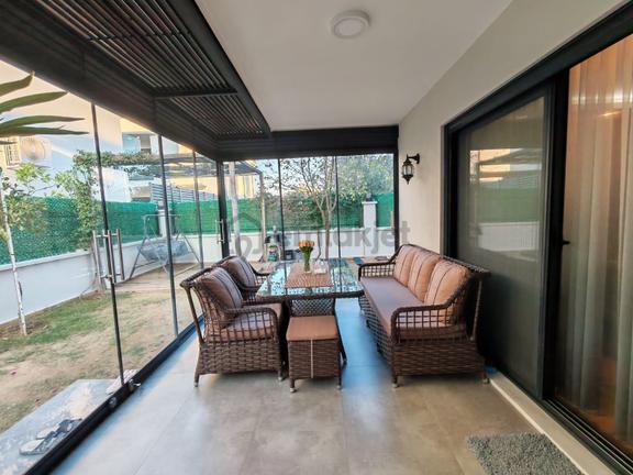 Menderes'de Geniş Bahçeli Konforlu Harika Tripleks Villa 1