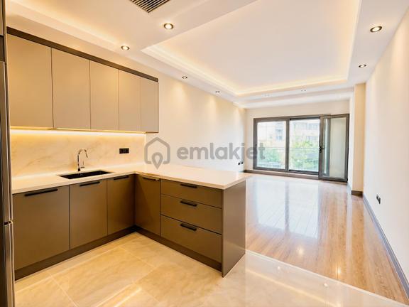 Cadde Üzrinde Ev Ve Ofis Kullanımına Uygun Kiralık 1+1 Daire 2